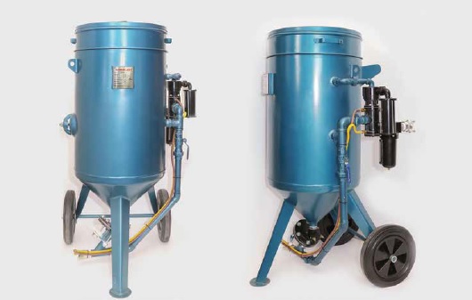 Abrasive blast machine